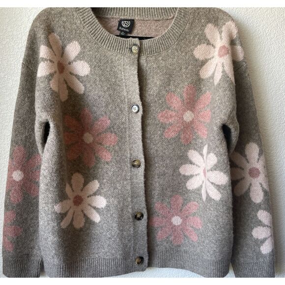 New Bobeau Daisy Jacquard Cardigan Sweater in Dark Oatmeal Size Medium - Picture 3 of 4
